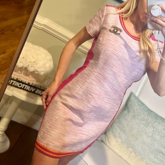 Madison Marcus Dresses & Skirts - Madison Marcus Pink and Red Accent Mini Dress